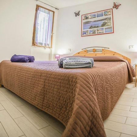 Purple House, 30M To Beach Pula Exterior photo